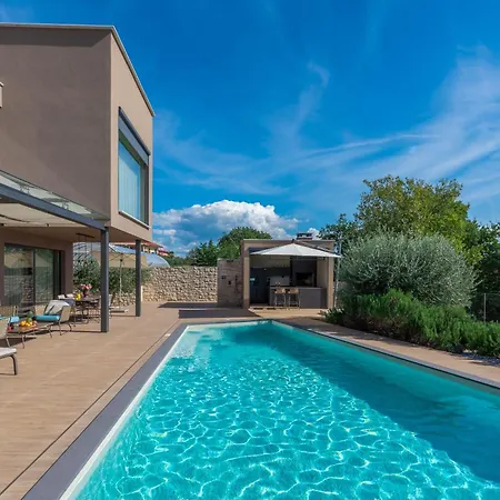 Dianas Garden Design Villa *