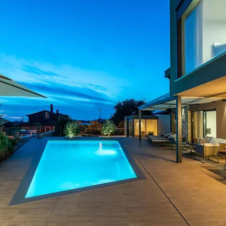 Dianas Garden Design Villa *