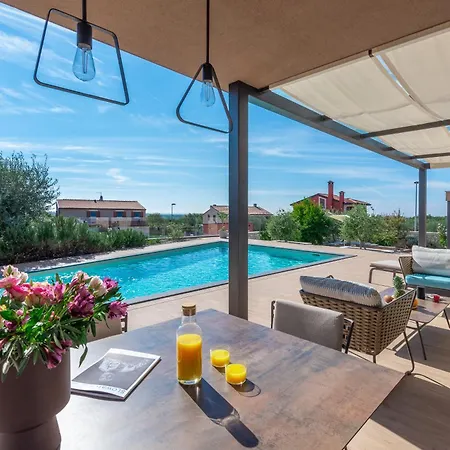 Dianas Garden Design Villa