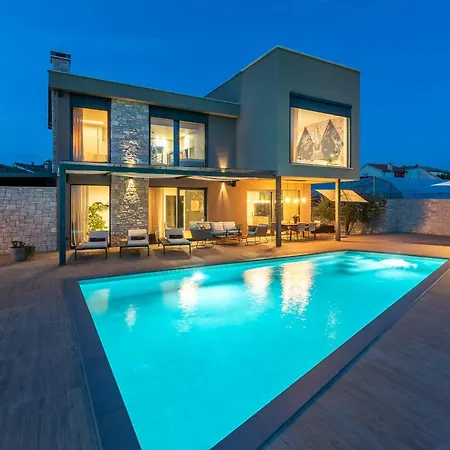 Dianas Garden Design *