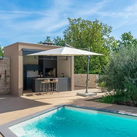 Dianas Garden Design *