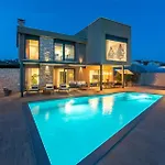 Dianas Garden Design *