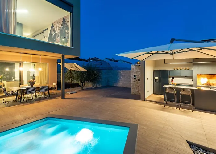 Dianas Garden Design Vila *