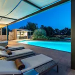 Вилла Dianas Garden Design Умаг