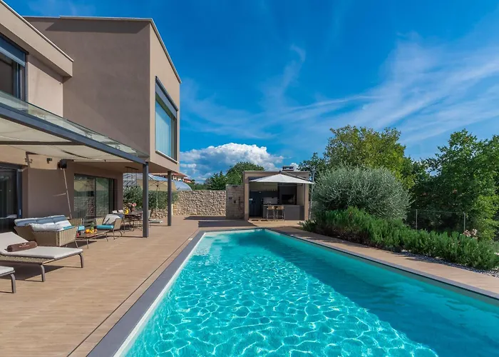 Dianas Garden Design Villa *