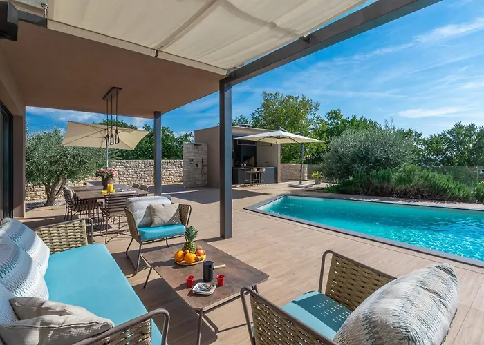 Dianas Garden Design *