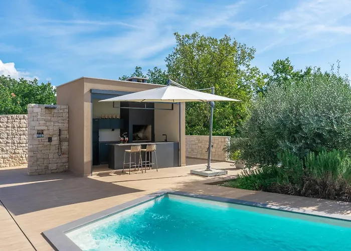 Dianas Garden Design *